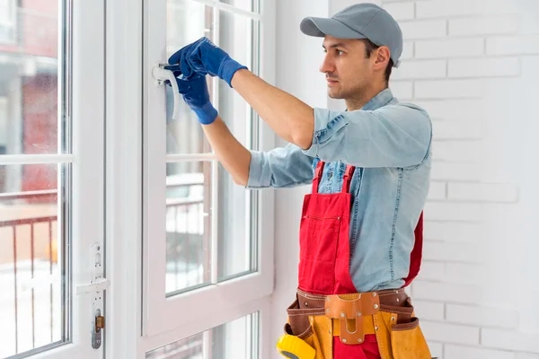 Ремонт оконной фурнитуры Ремонт оконной фурнитуры